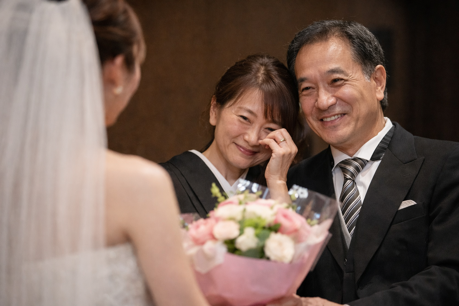 両親へ花束贈呈